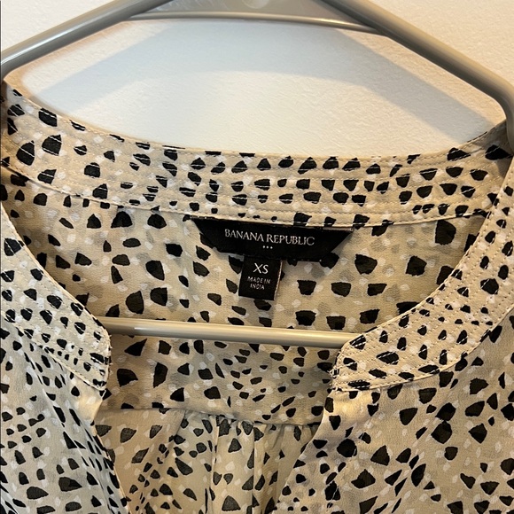 Banana Republic Black and Cream Patterned Blouse - Picture 2 of 2